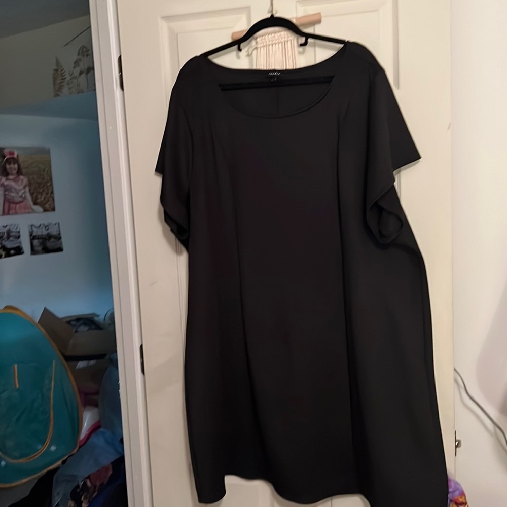 COPY - NWOT Torrid 6x black dress with long see through flower skirt